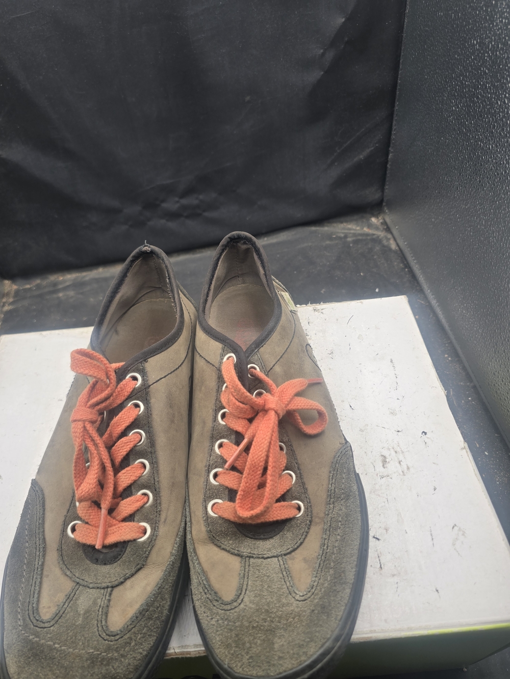 Simple Men's Olive Suede Sneakers with Orange Laces